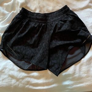 Lululemon hotty hot high rise shorts 2.5 inch